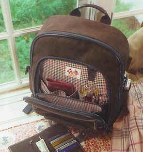 bbackpack.jpg (37219 bytes)