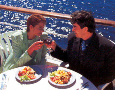 dinning al fresco.jpg (48409 bytes)